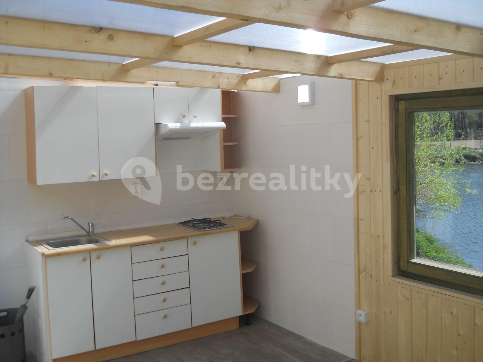 Prenájom rekreačného objektu 40 m², pozemek 3.100 m², Chotilsko, Středočeský kraj