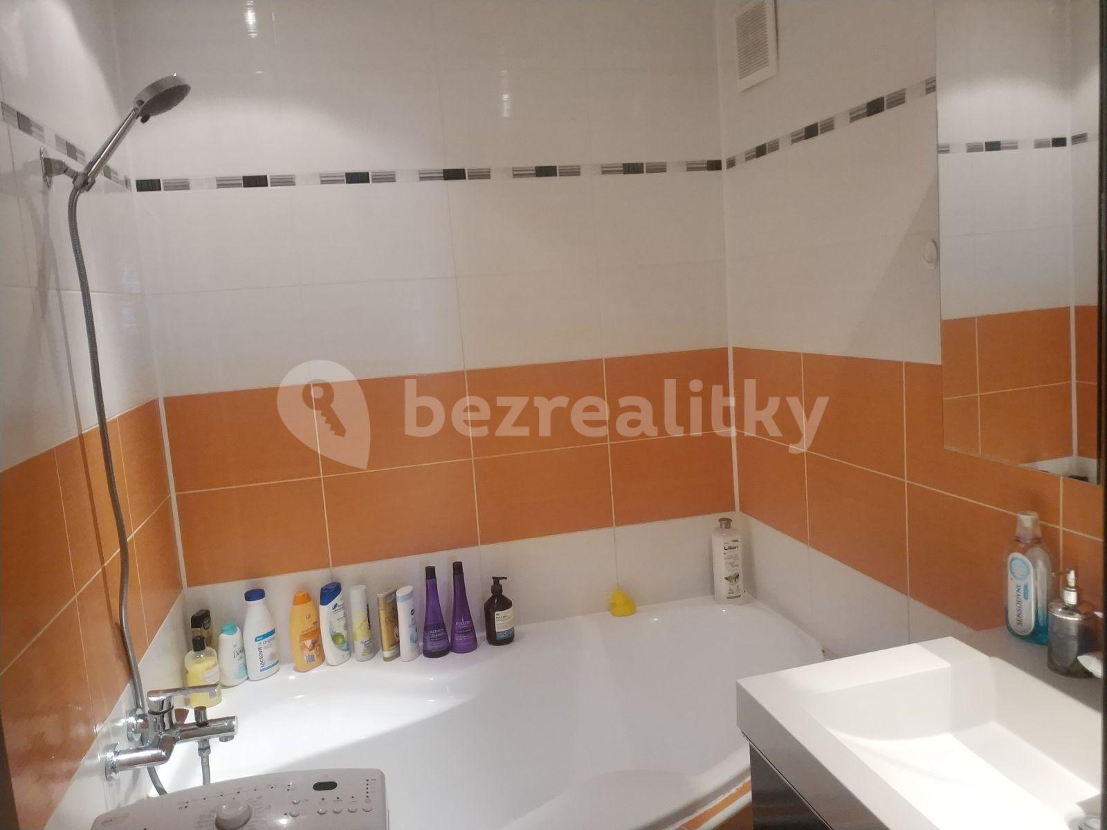 Prenájom bytu 4-izbový 84 m², Leoše Janáčka, Kladno, Středočeský kraj