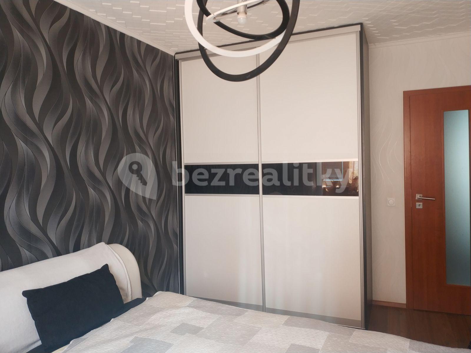 Prenájom bytu 4-izbový 84 m², Leoše Janáčka, Kladno, Středočeský kraj