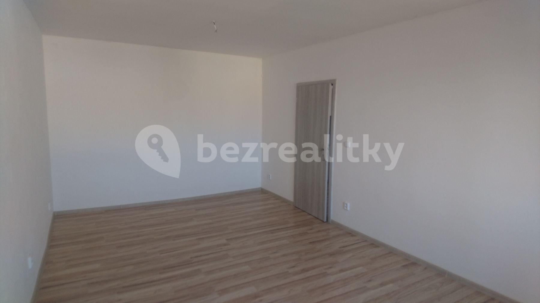 Prenájom bytu 3-izbový 60 m², Bulharská, Pardubice, Pardubický kraj