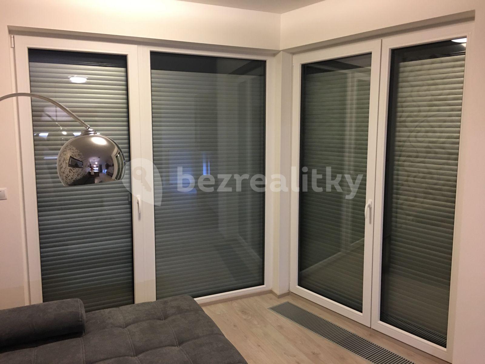 Prenájom bytu 2-izbový 70 m², Kramperova, Praha, Praha