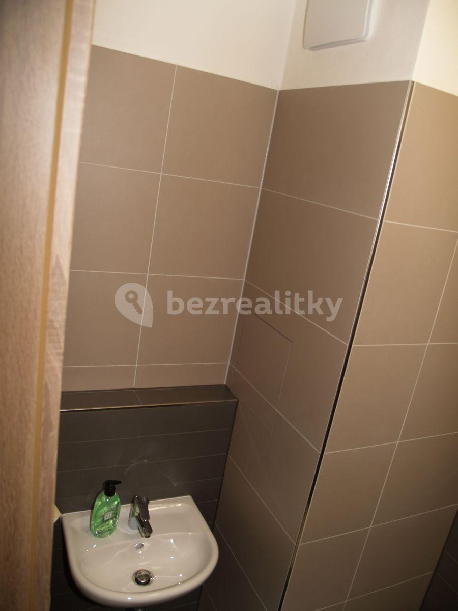 Prenájom bytu 3-izbový 82 m², Toufarova, Praha, Praha