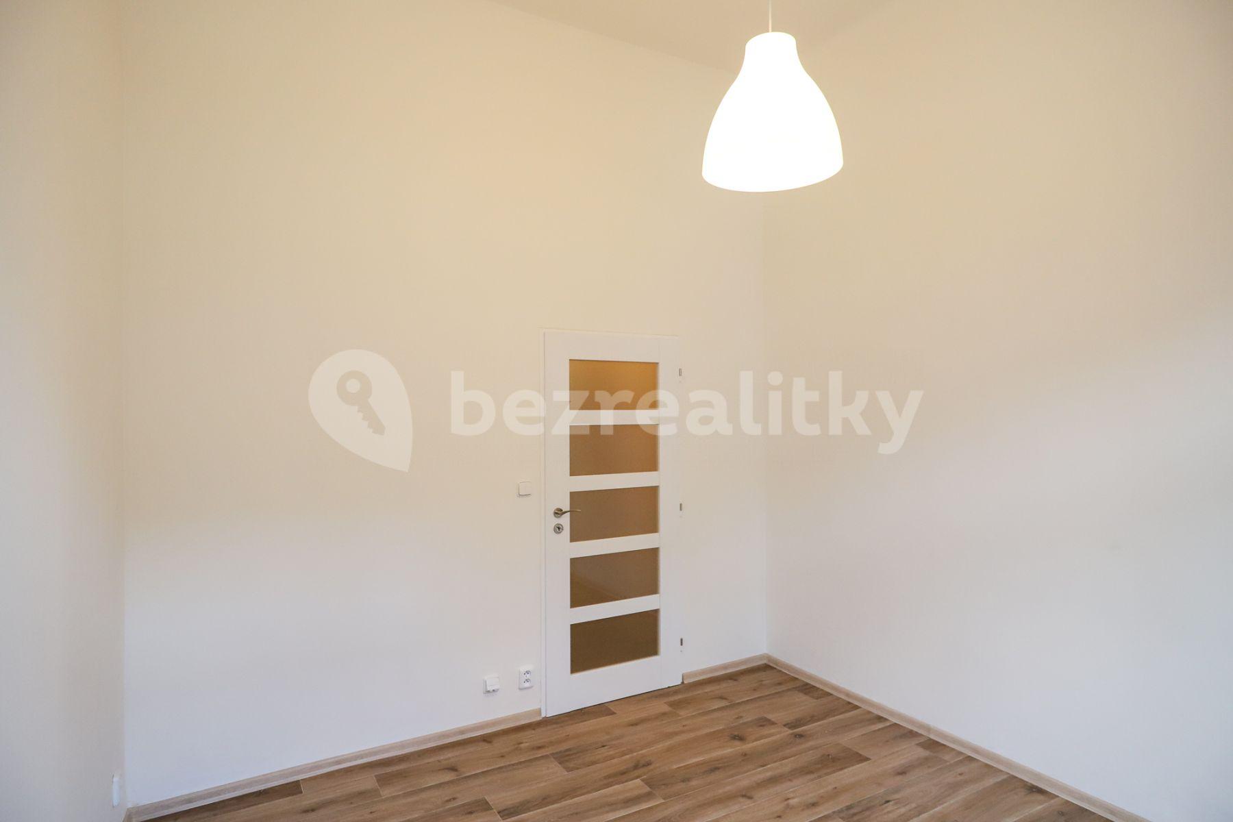 Prenájom bytu 3-izbový 106 m², Sokolovská, Praha, Praha