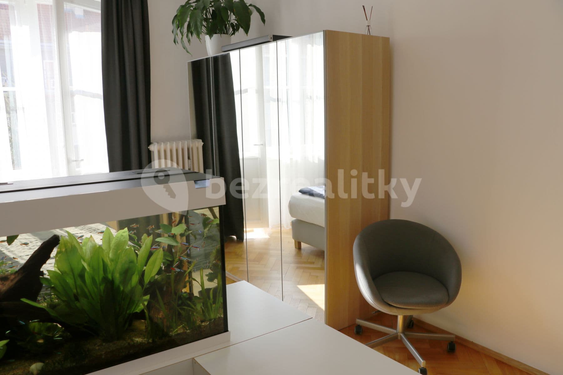 Prenájom bytu 2-izbový 56 m², Kouřimská, Praha, Praha