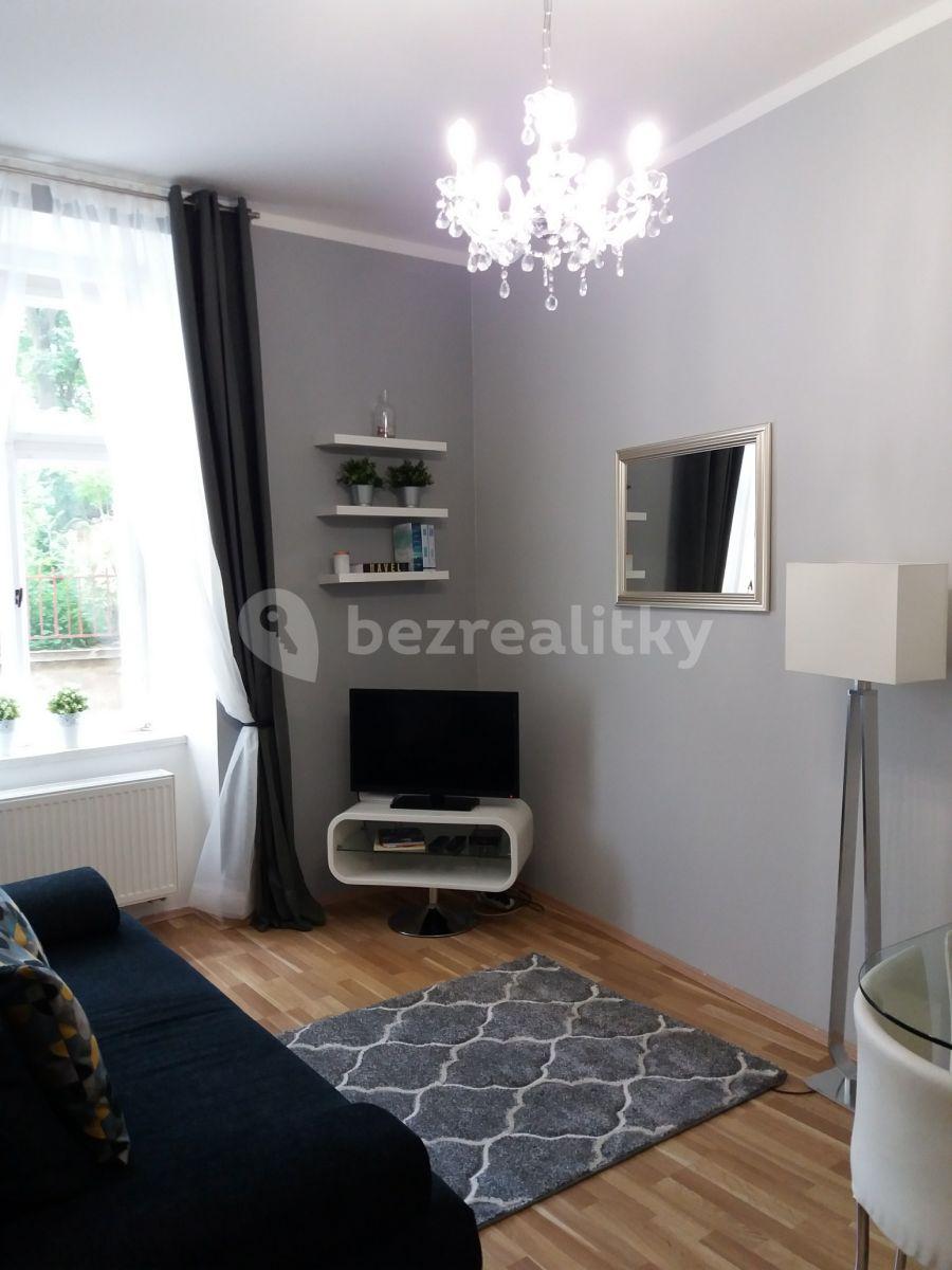 Prenájom bytu 2-izbový 35 m², Varšavská, Praha, Praha