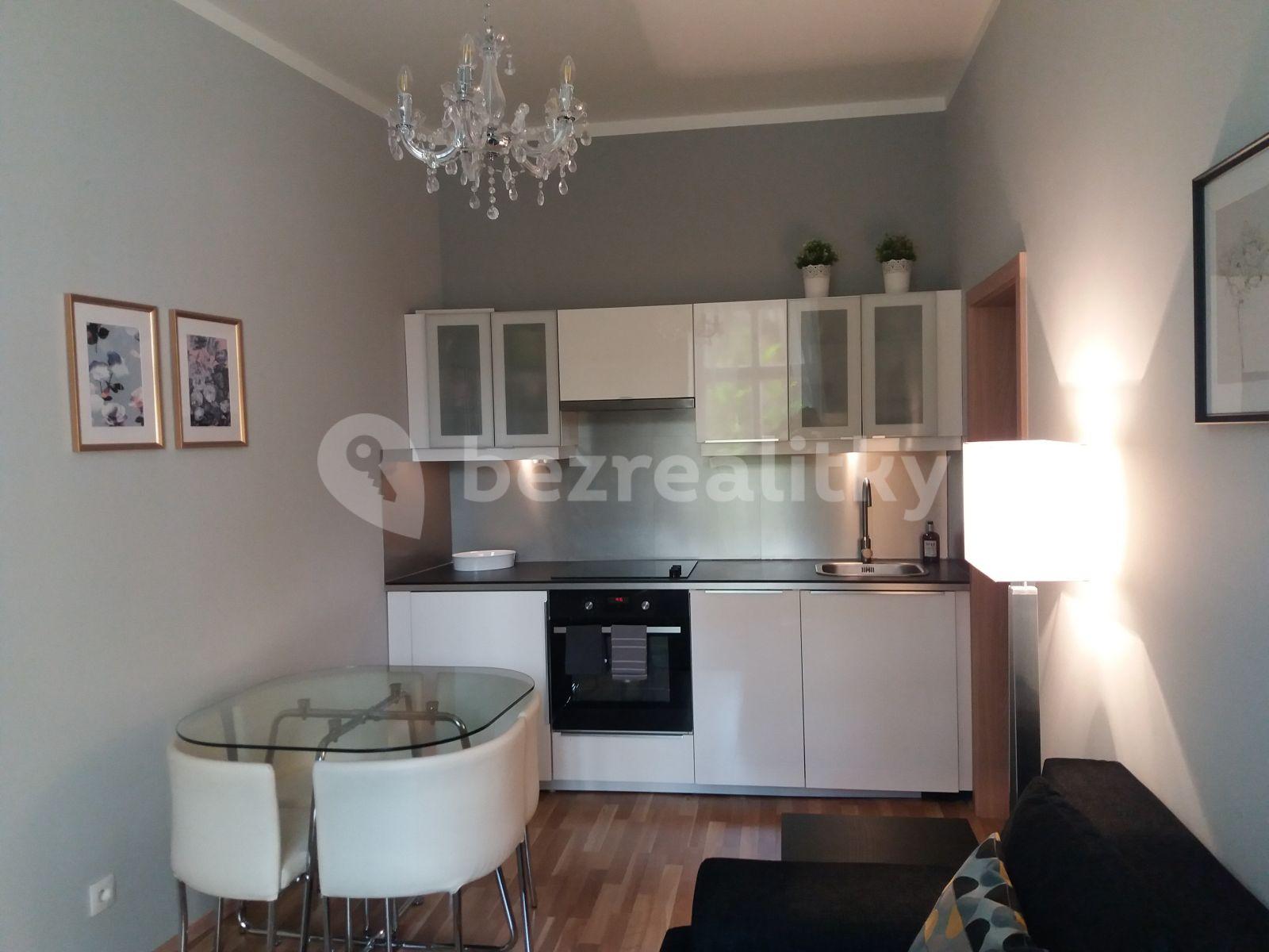 Prenájom bytu 2-izbový 35 m², Varšavská, Praha, Praha