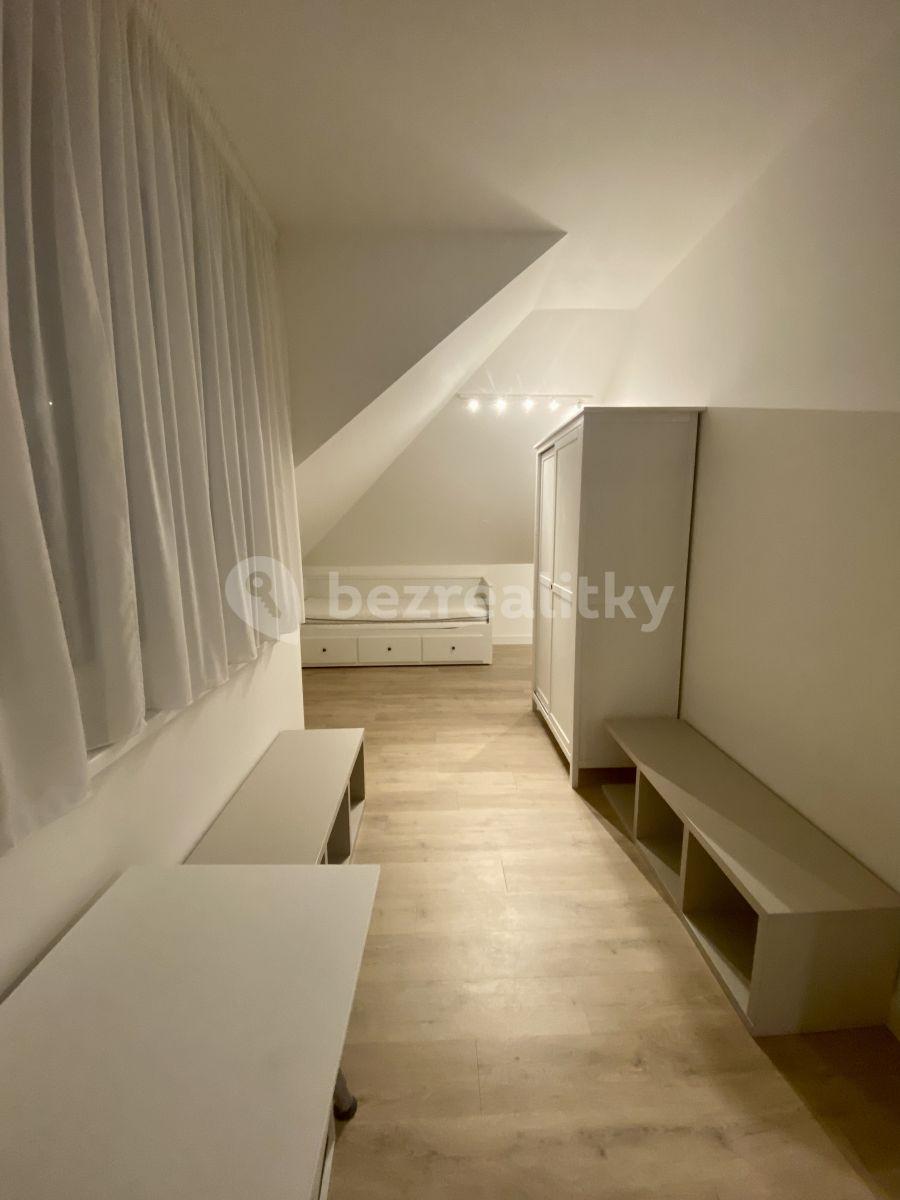 Prenájom bytu 4-izbový 115 m², Butovická, Praha, Praha