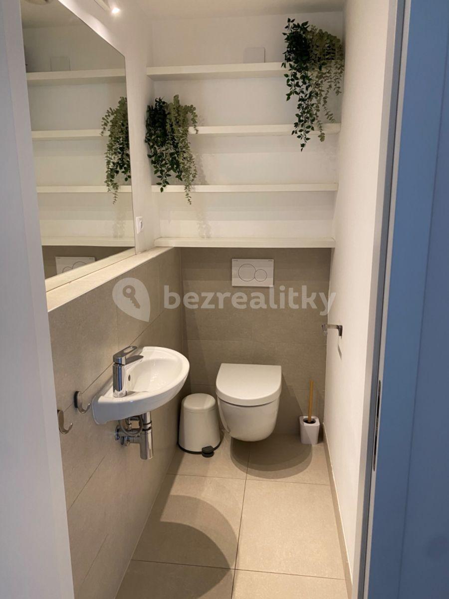 Prenájom bytu 4-izbový 115 m², Butovická, Praha, Praha