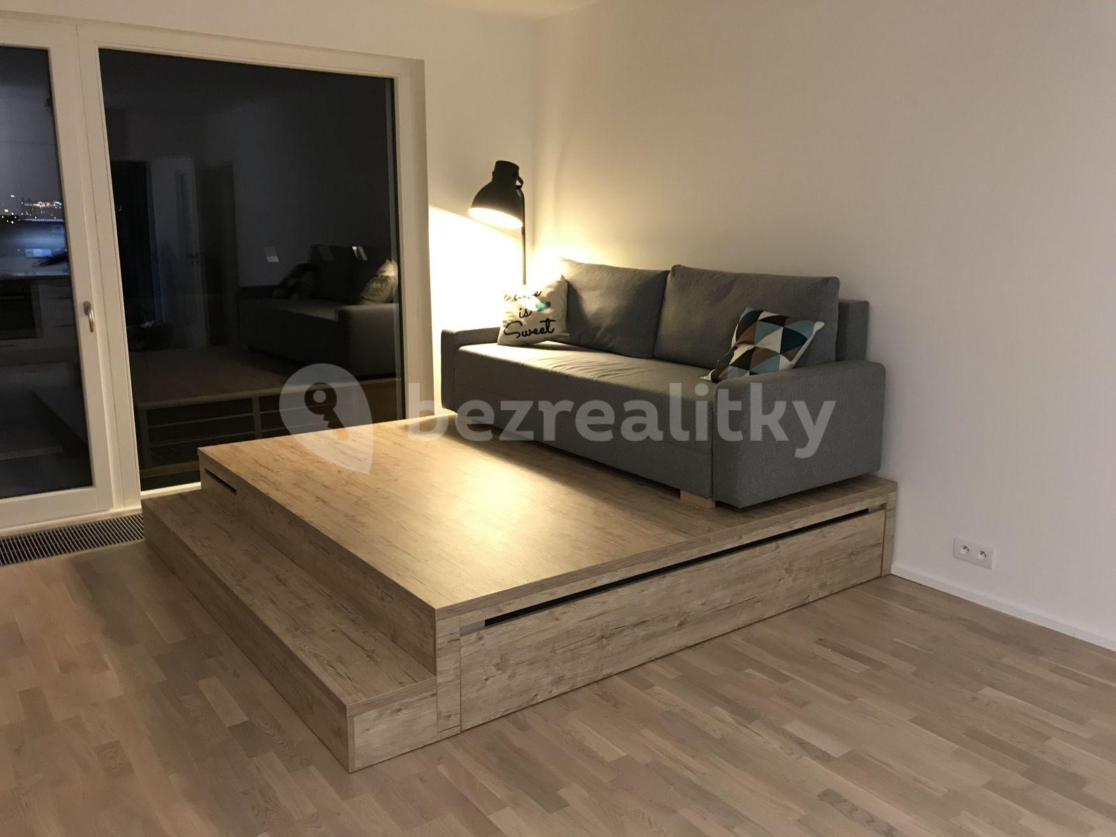 Prenájom bytu 1-izbový 39 m², Za Strašnickou vozovnou, Praha, Praha