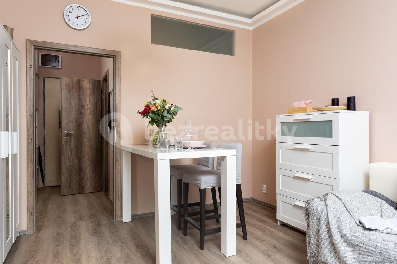 Prenájom bytu 1-izbový 22 m², Bozděchova, Praha, Praha