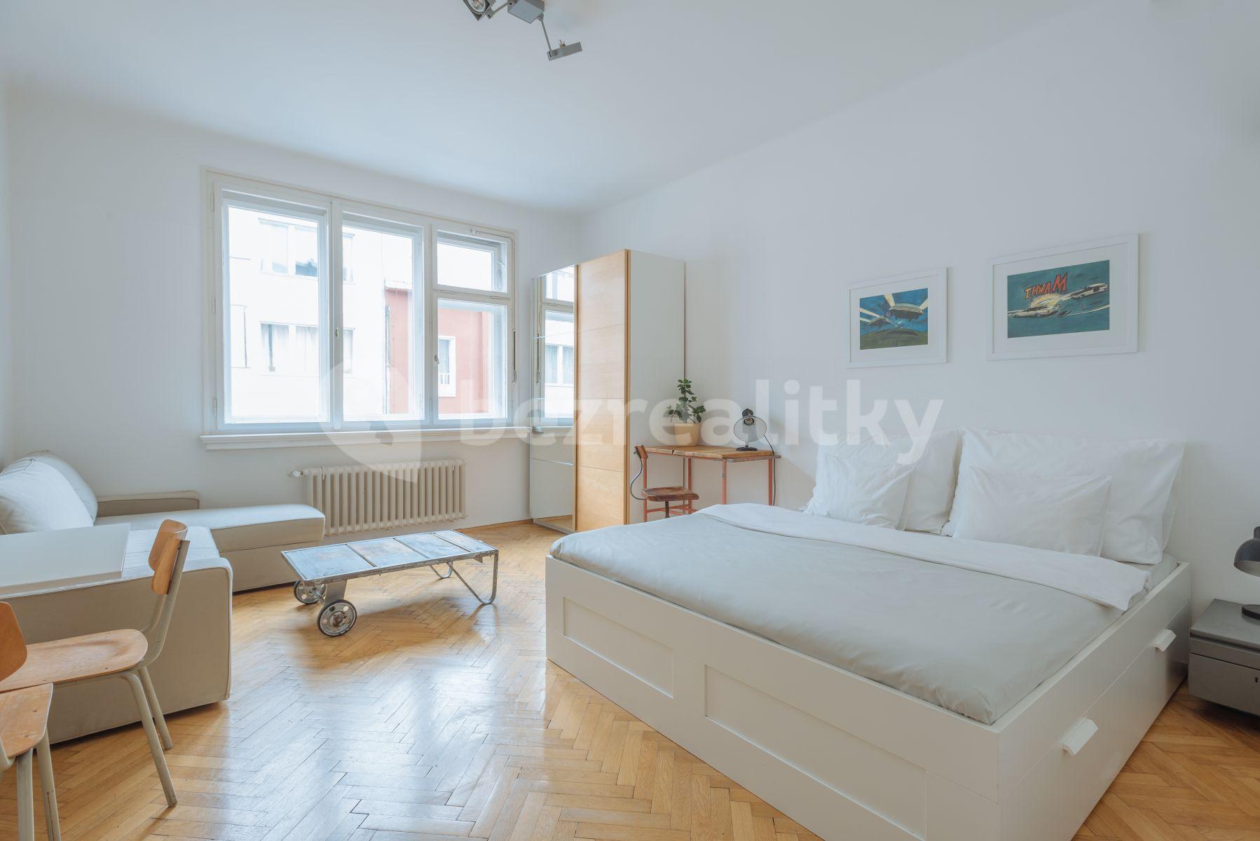 Prenájom bytu 1-izbový 25 m², Klimentská, Praha, Praha