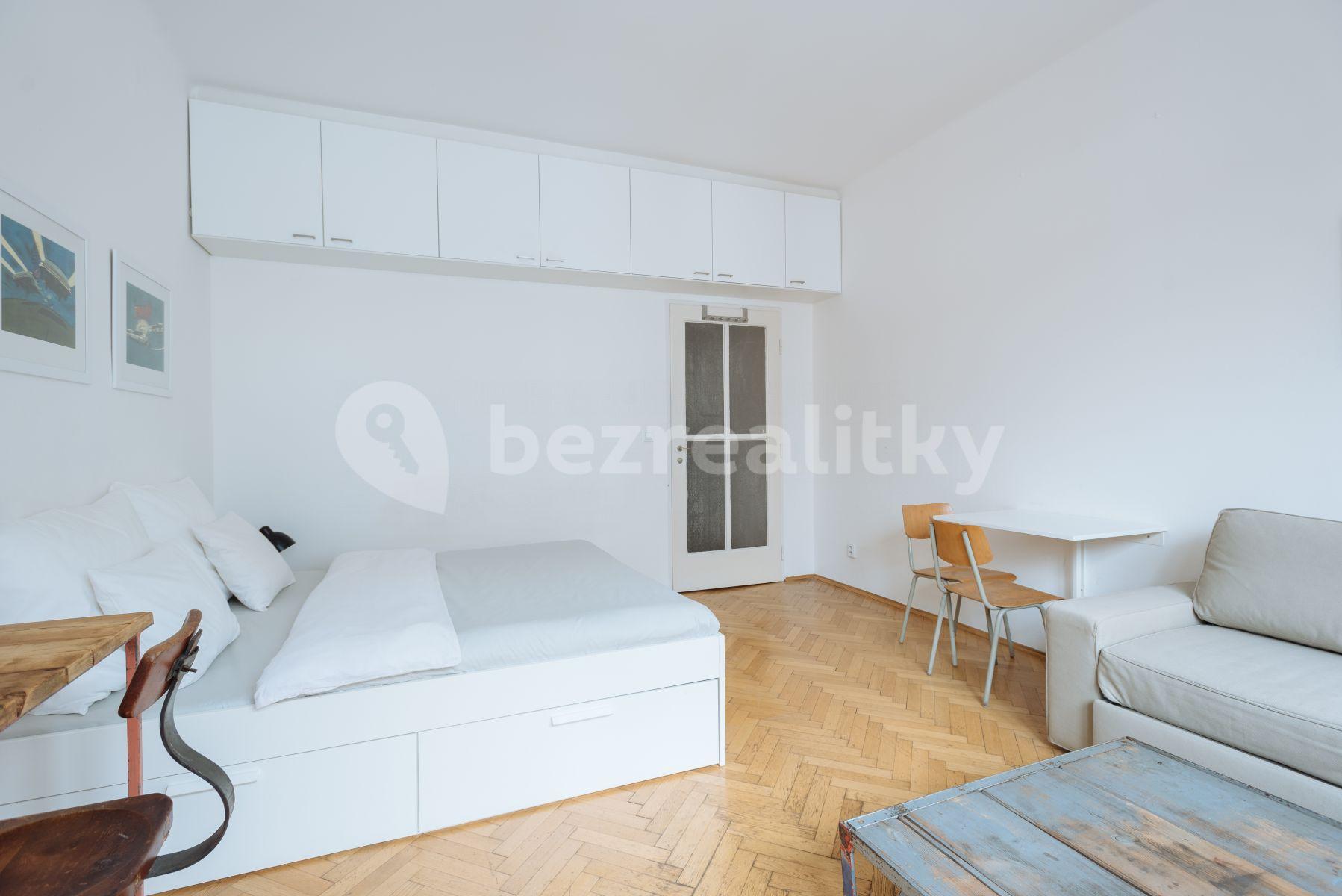 Prenájom bytu 1-izbový 25 m², Klimentská, Praha, Praha