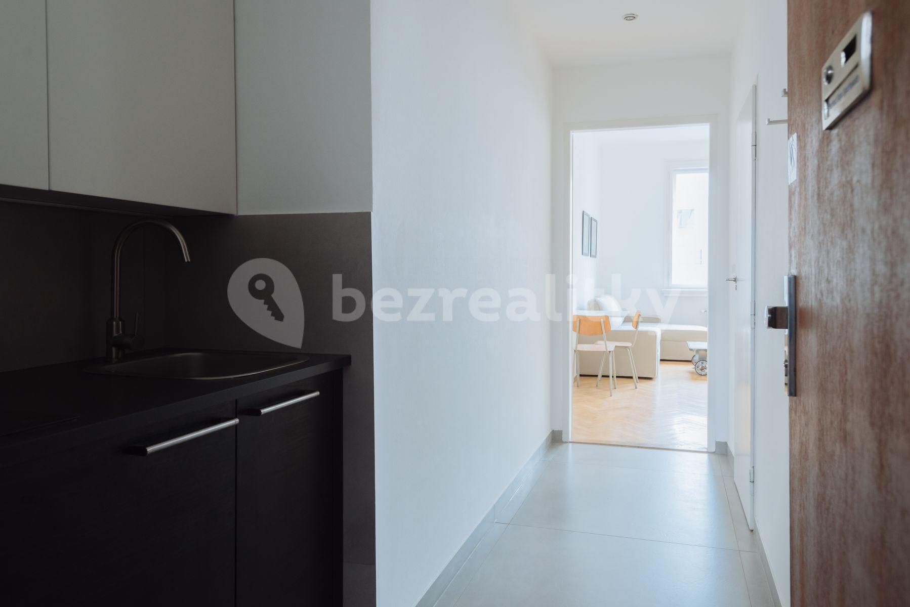 Prenájom bytu 1-izbový 25 m², Klimentská, Praha, Praha