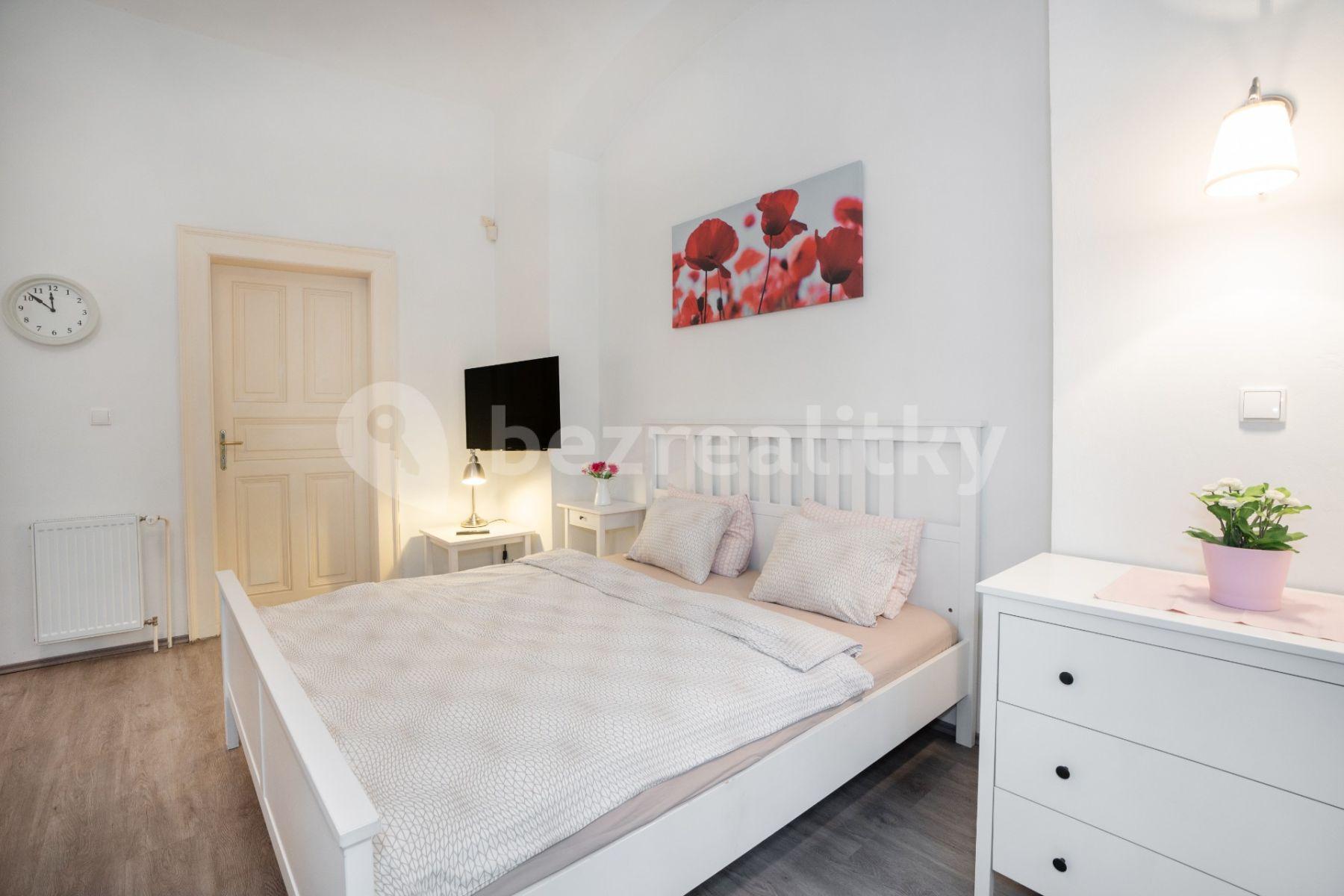 Prenájom bytu 1-izbový 29 m², Školská, Praha, Praha