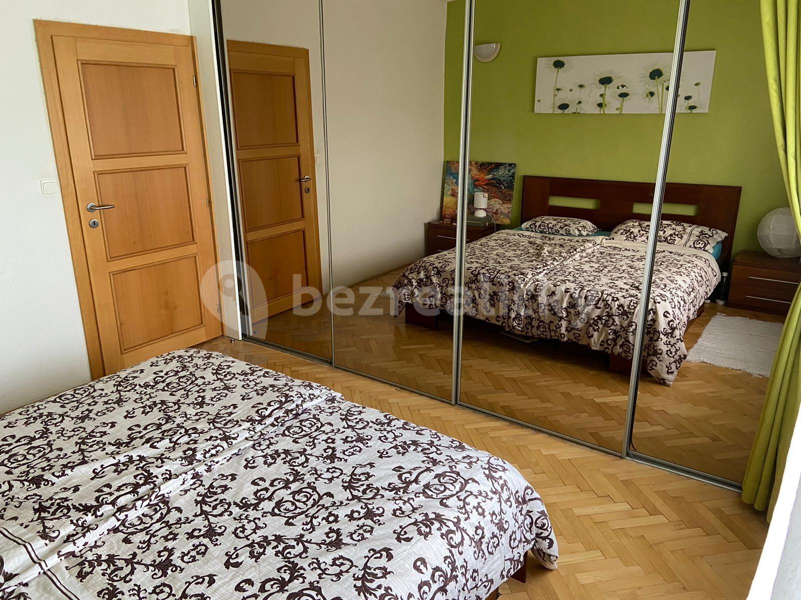 Prenájom bytu 2-izbový 53 m², Kozmonautická, Ružinov, Bratislavský kraj