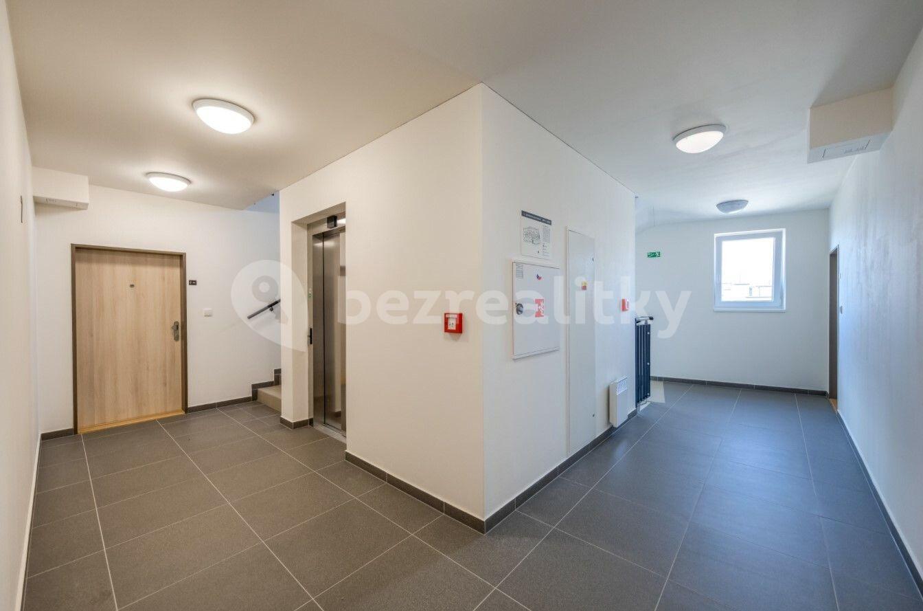 Prenájom bytu 1-izbový 41 m², Československého exilu, Praha, Praha