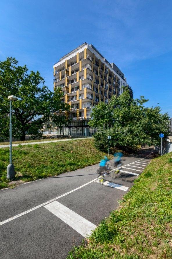 Prenájom bytu 1-izbový 41 m², Československého exilu, Praha, Praha