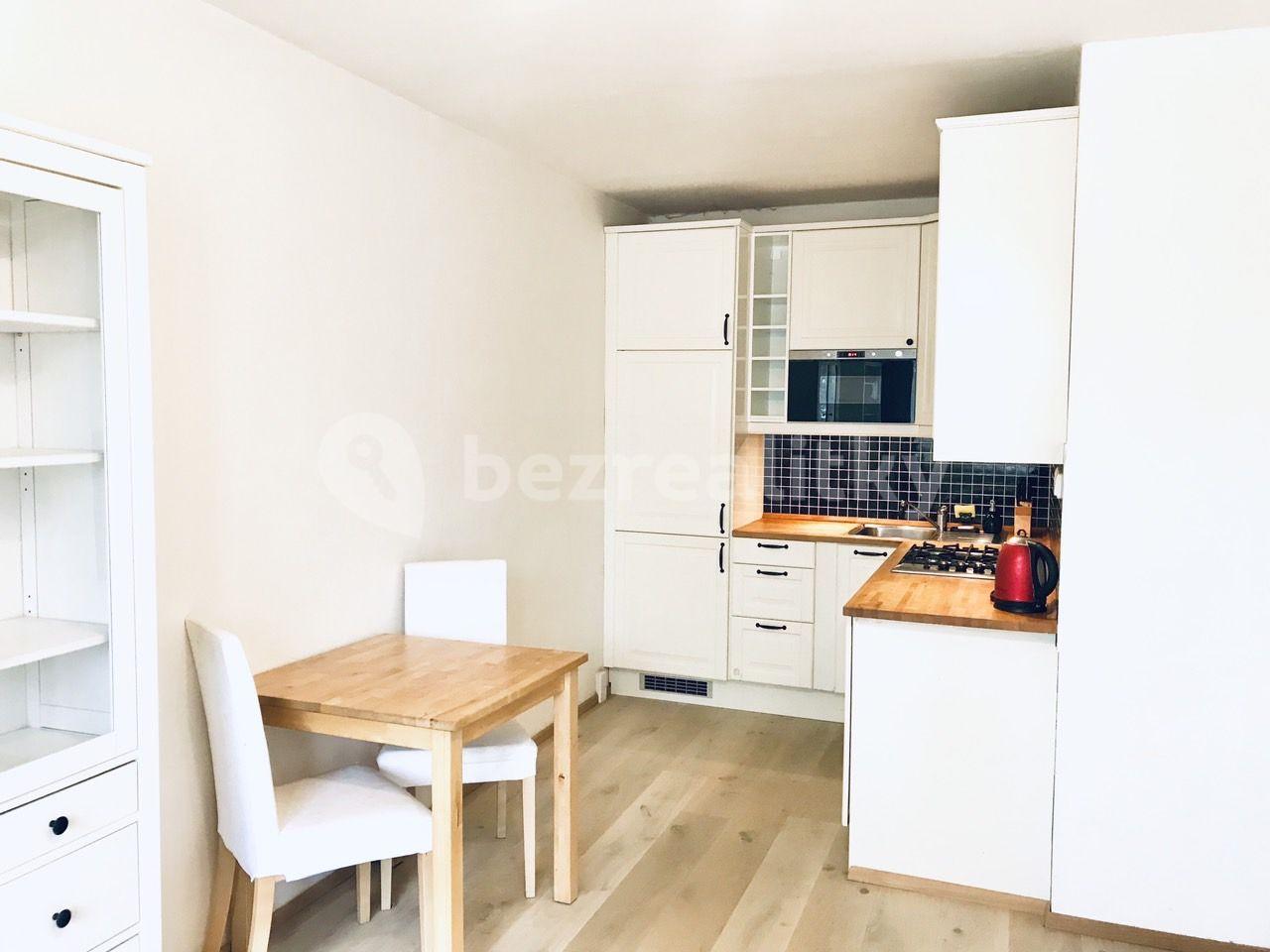 Prenájom bytu 2-izbový 42 m², Křenická, Praha, Praha