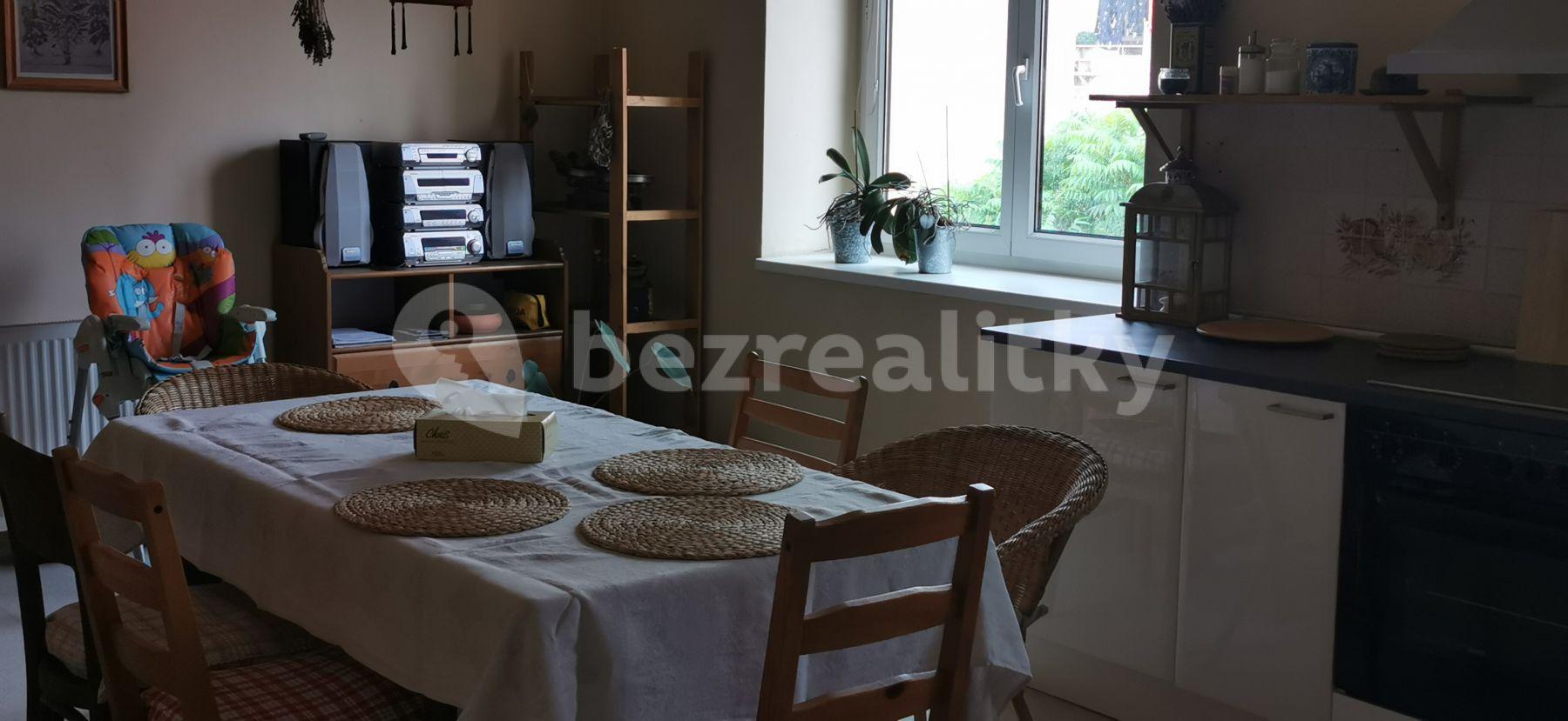 Prenájom bytu 4-izbový 180 m², Jiskrova, Praha, Praha