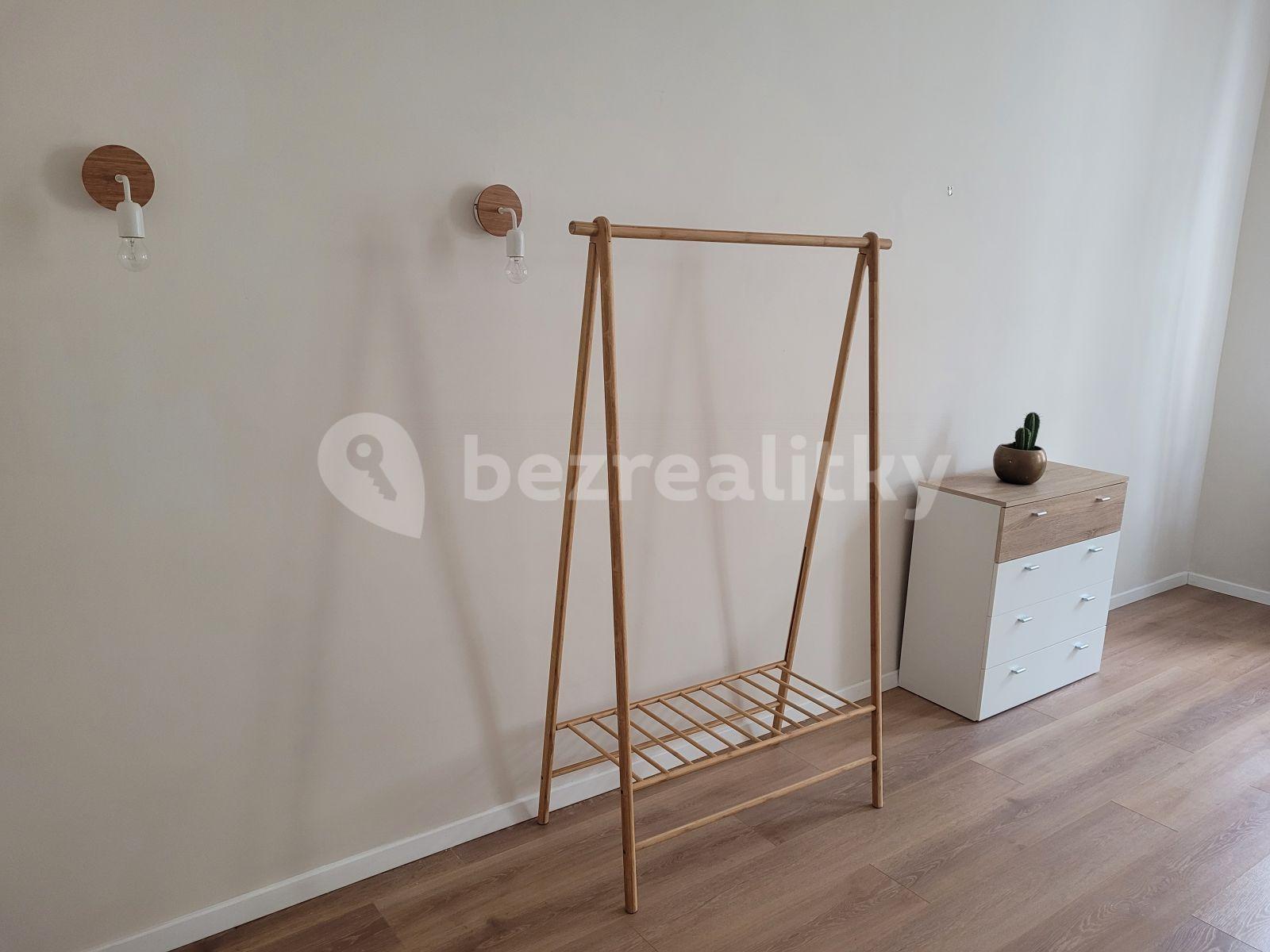 Prenájom bytu 1-izbový 43 m², Kamenická, Praha, Praha