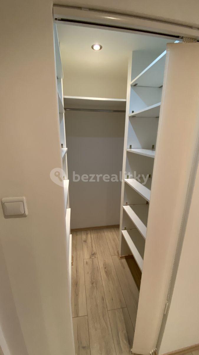 Prenájom bytu 2-izbový 54 m², Petrohradská, Kladno, Středočeský kraj