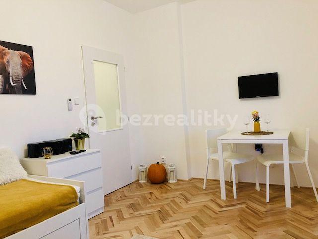 Prenájom bytu 1-izbový 30 m², Kloboučnická, Praha, Praha