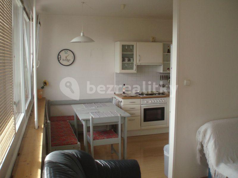 Prenájom bytu 4-izbový 68 m², Mimoňská, Praha, Praha