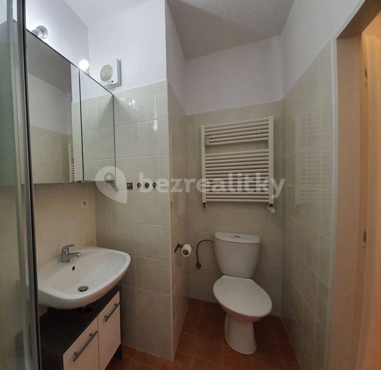 Prenájom bytu 1-izbový 33 m², Kloboučnická, Praha, Praha