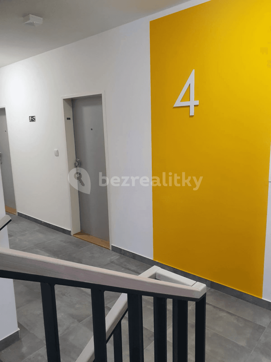 Prenájom bytu 1-izbový 30 m², Ke Kříži, Praha, Praha