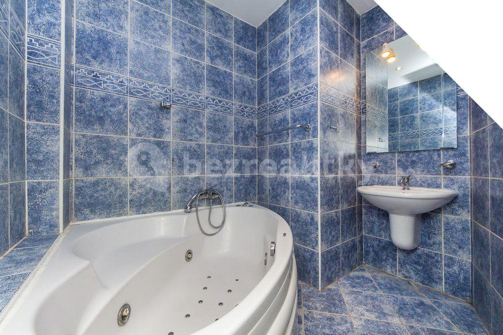 Prenájom bytu 2-izbový 80 m², Slovinská, Praha, Praha