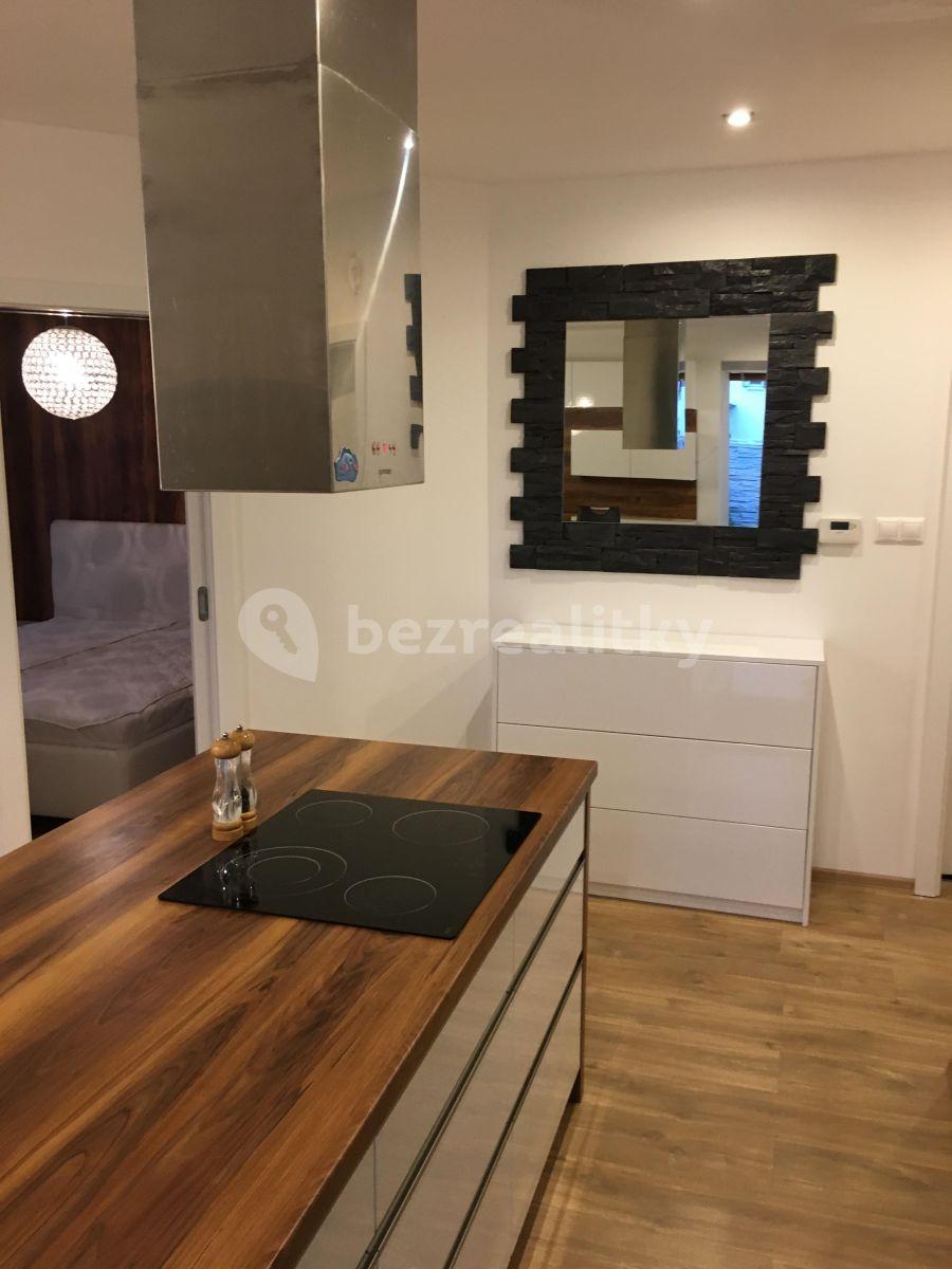 Prenájom bytu 3-izbový 78 m², Opálová, Jarovce, Bratislavský kraj