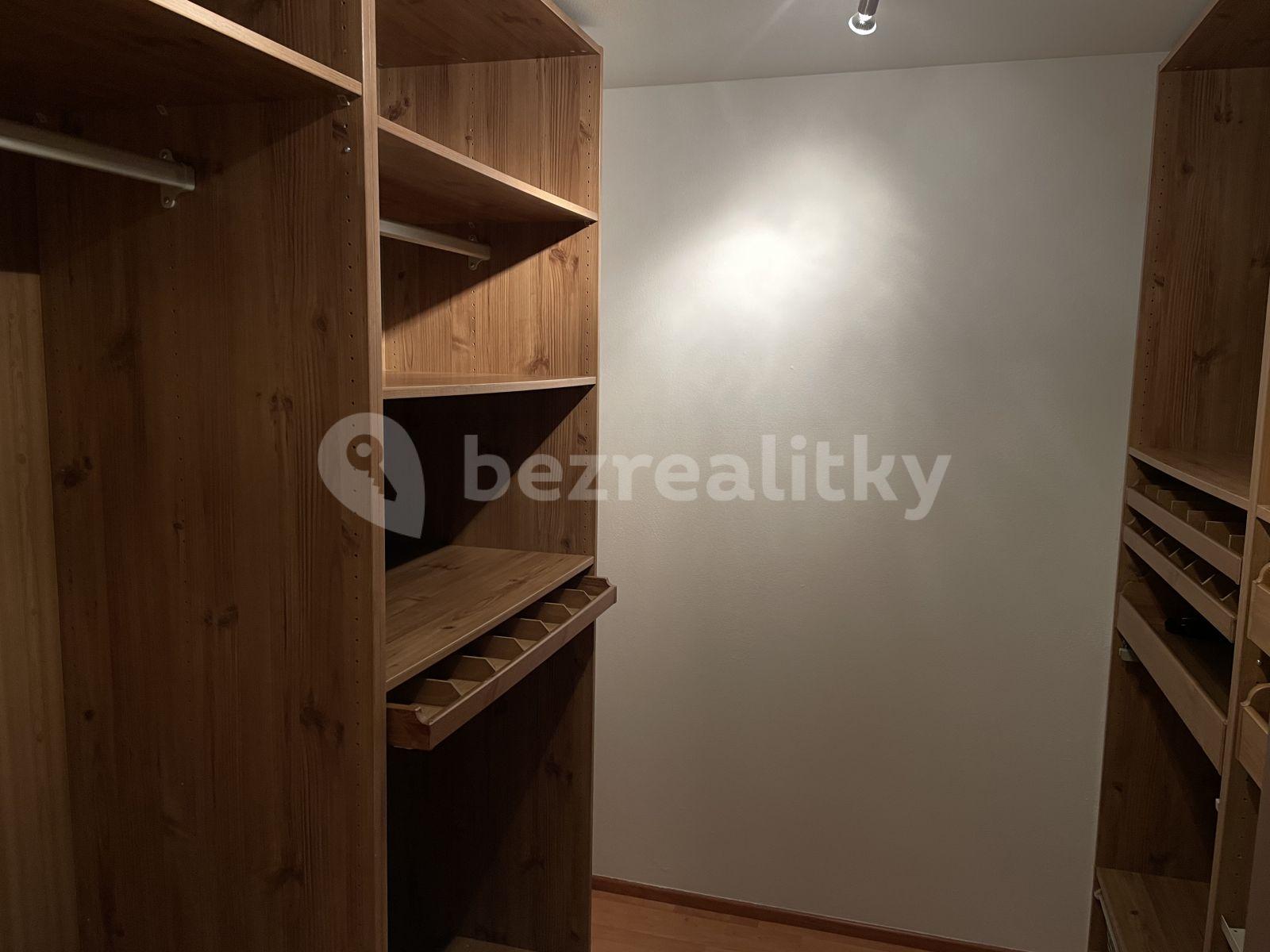 Prenájom bytu 5-izbový 170 m², Žampiónová, Praha, Praha