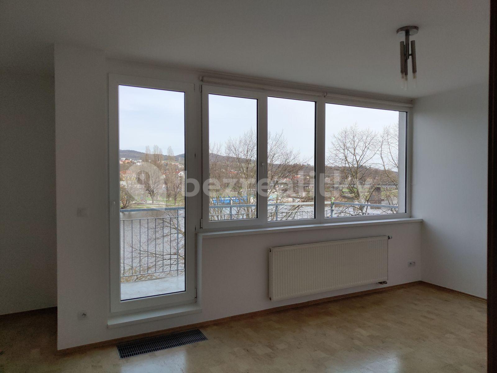 Prenájom bytu 4-izbový 85 m², V Zahradách, Beroun, Středočeský kraj