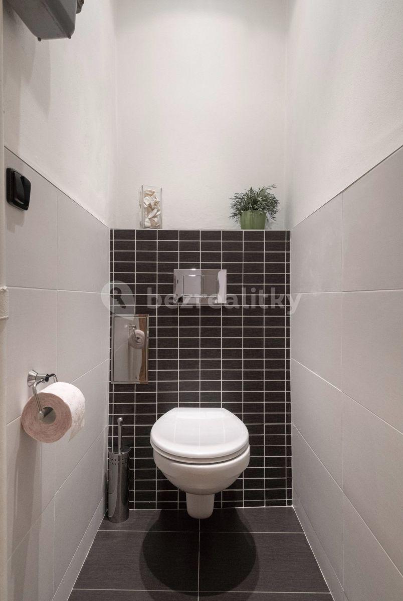 Prenájom bytu 2-izbový 58 m², Jičínská, Praha, Praha