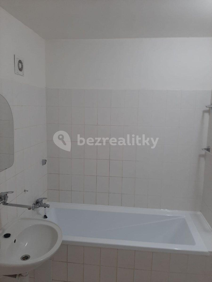 Prenájom bytu 3-izbový 55 m², Bryksova, Praha, Praha