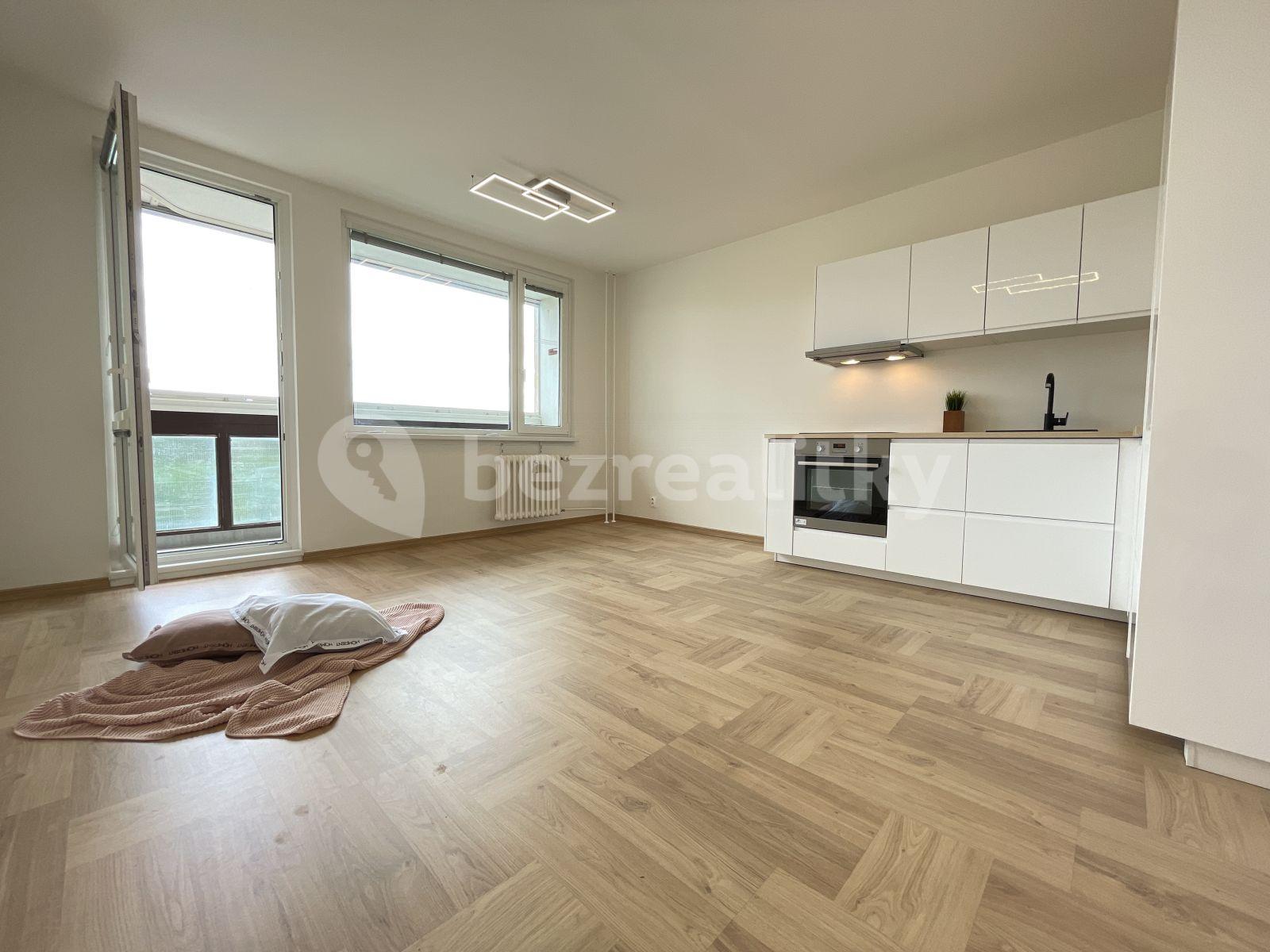 Prenájom bytu 4-izbový 75 m², Pertoldova, Praha, Praha