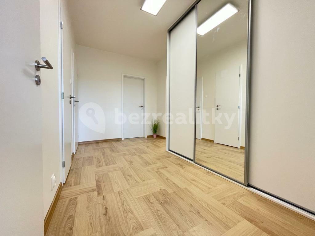 Prenájom bytu 4-izbový 75 m², Pertoldova, Praha, Praha