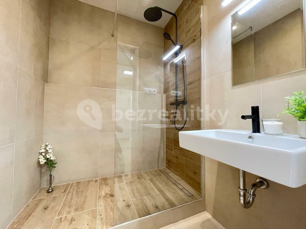 Prenájom bytu 4-izbový 75 m², Pertoldova, Praha, Praha