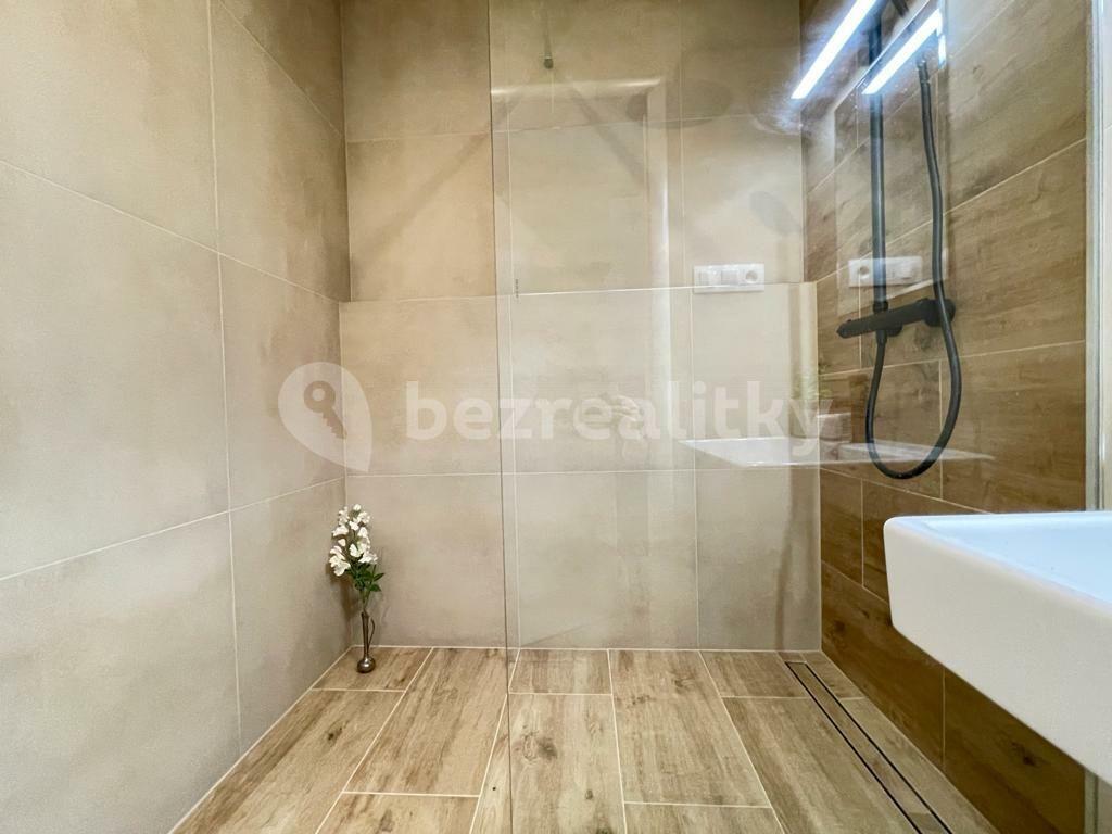 Prenájom bytu 4-izbový 75 m², Pertoldova, Praha, Praha