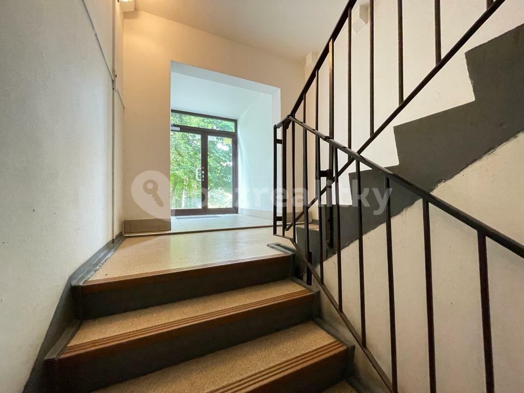 Prenájom bytu 4-izbový 75 m², Pertoldova, Praha, Praha