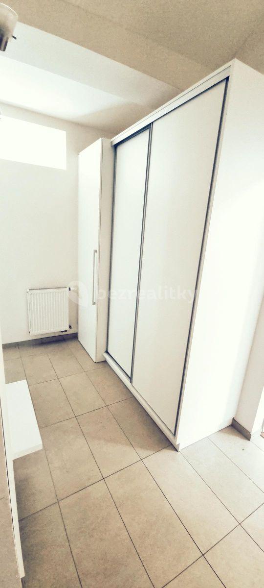 Prenájom bytu 3-izbový 83 m², Kotlaska, Praha, Praha