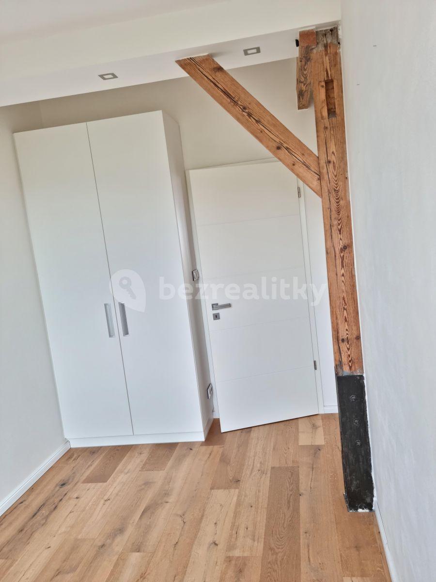 Prenájom bytu 3-izbový 83 m², Kotlaska, Praha, Praha