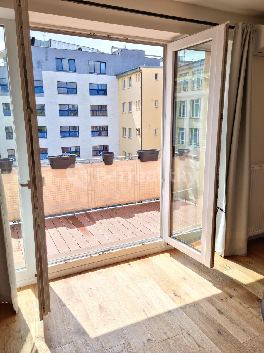 Prenájom bytu 3-izbový 83 m², Kotlaska, Praha, Praha