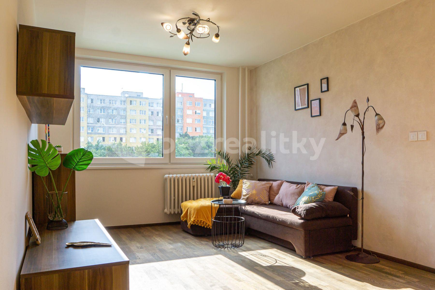 Prenájom bytu 2-izbový 43 m², Skuteckého, Praha, Praha