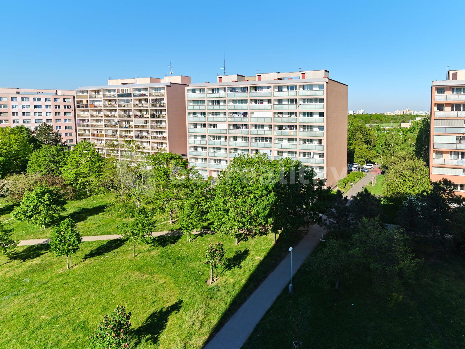 Prenájom bytu 3-izbový 68 m², Zlešická, Praha, Praha