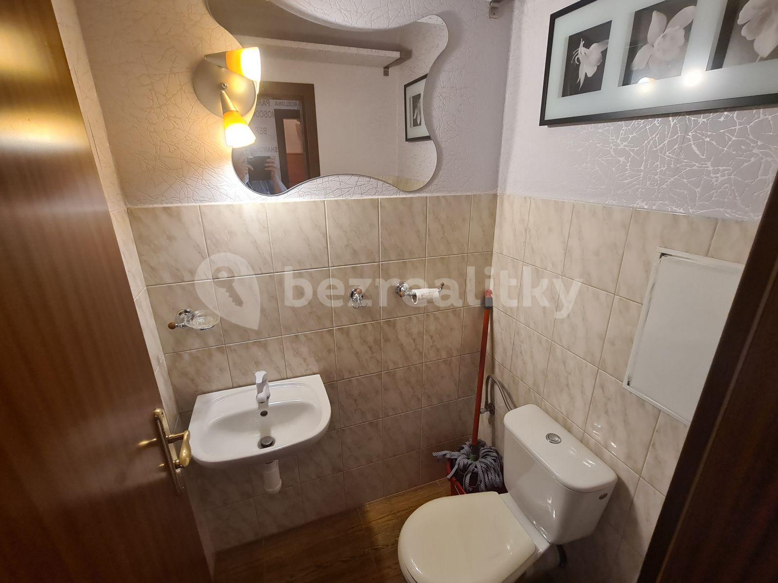 Prenájom bytu 2-izbový 71 m², Lužná, Praha, Praha