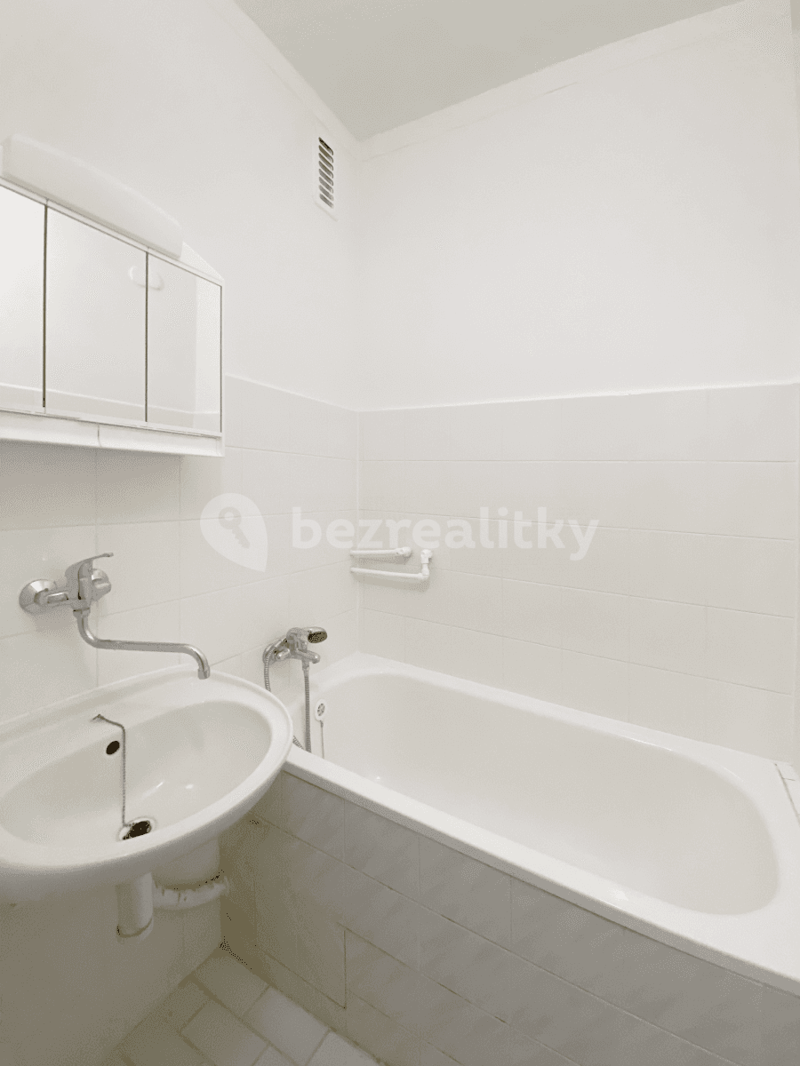 Prenájom bytu 2-izbový 55 m², Praha, Praha