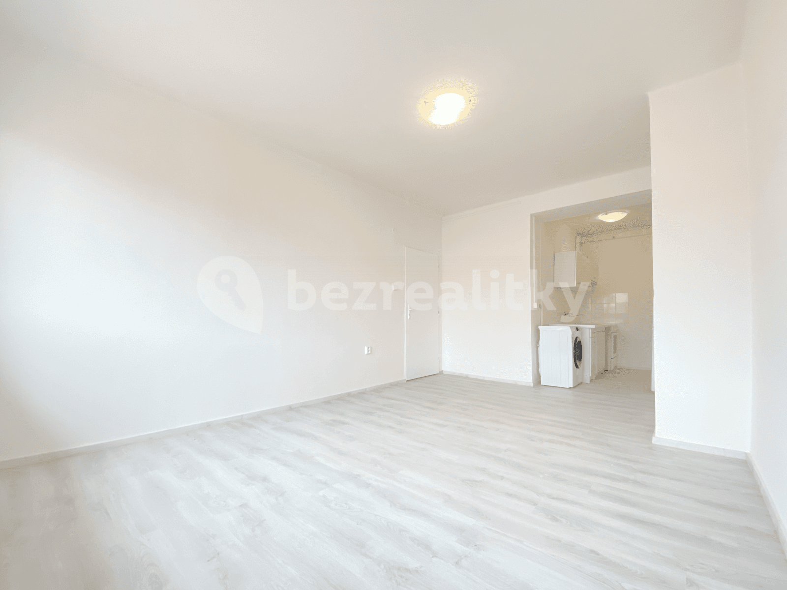 Prenájom bytu 2-izbový 55 m², Praha, Praha