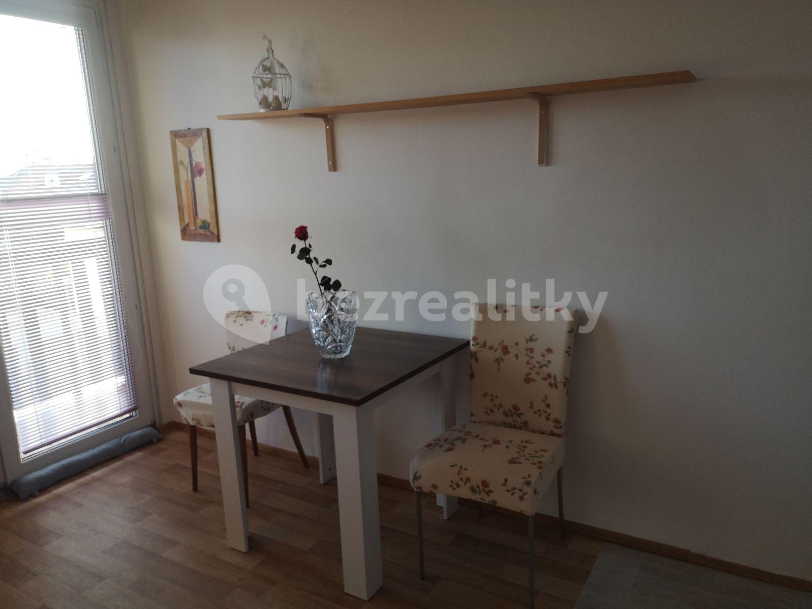 Prenájom bytu 2-izbový 33 m², Brixiho, Praha, Praha