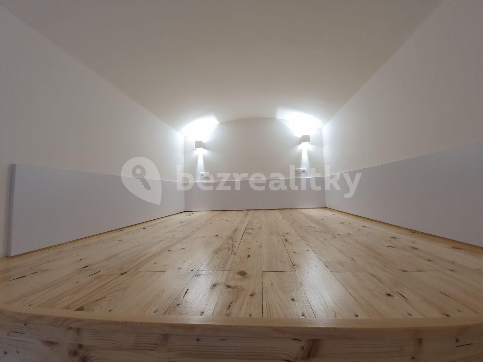 Prenájom bytu 1-izbový 32 m², Ostrovského, Praha, Praha